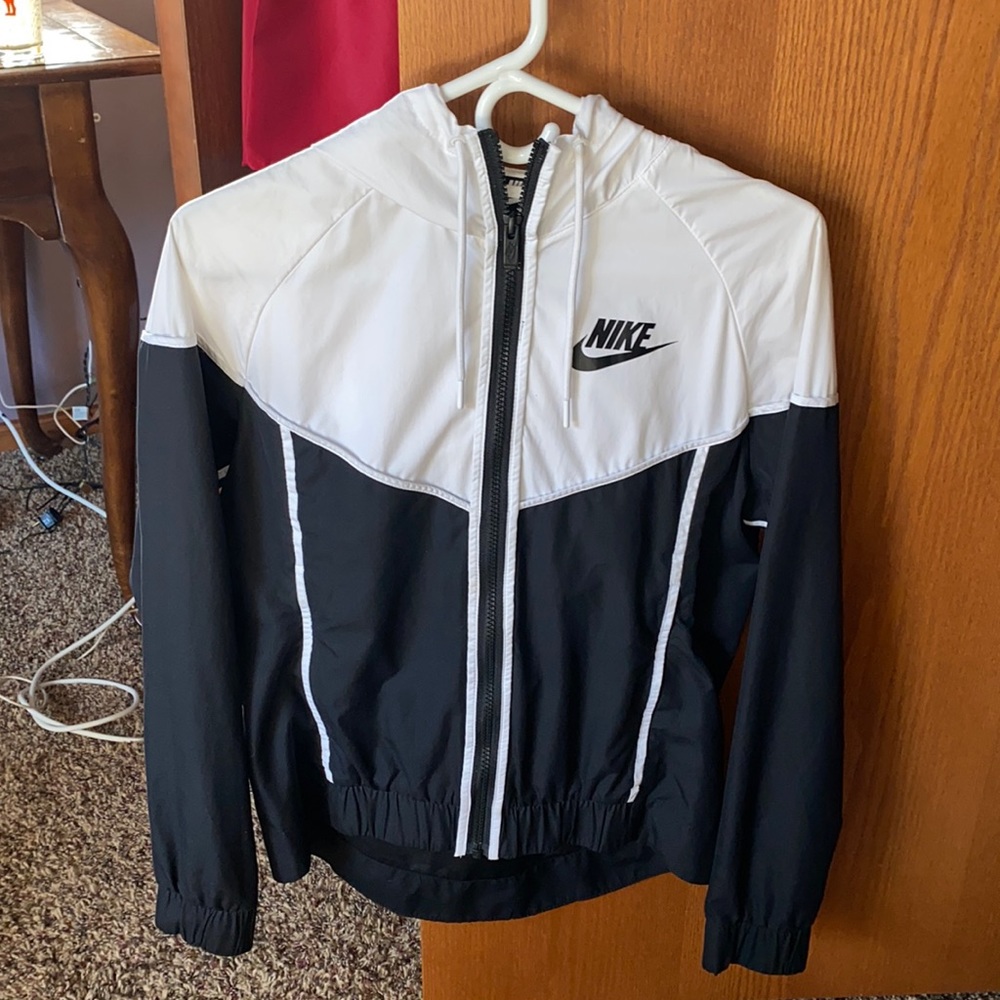 Women’s Nike wind breaker size XS